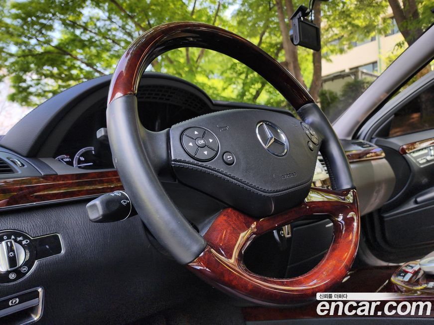 Mercedes-Benz S-Class 2012