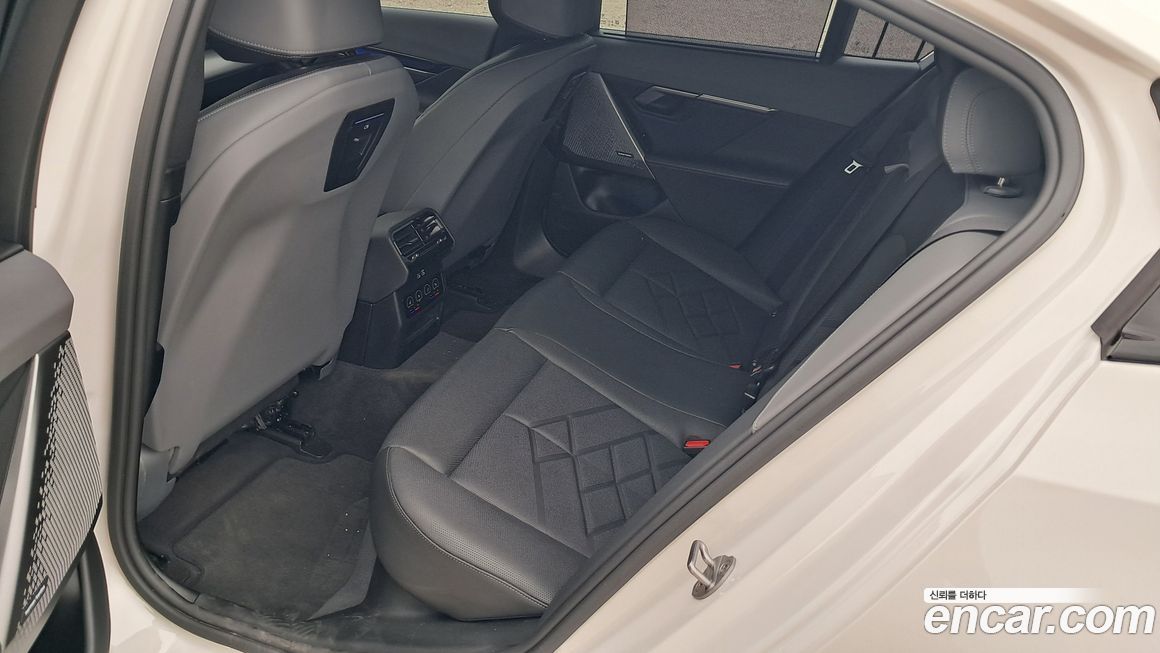 BMW 5-Series 2024