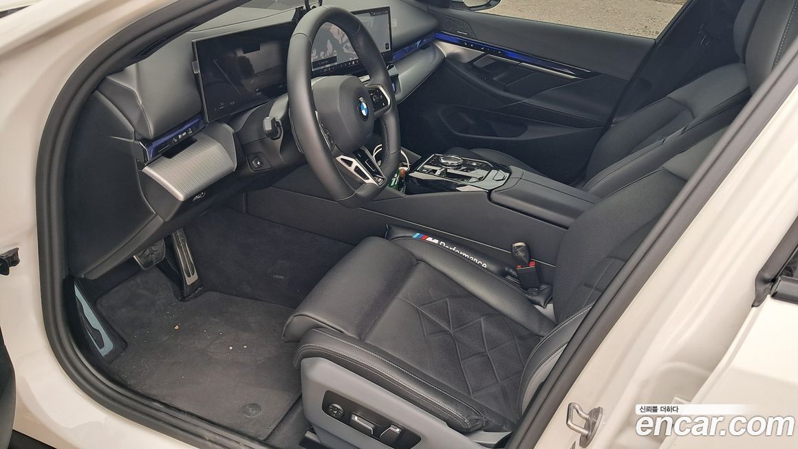 BMW 5-Series 2024