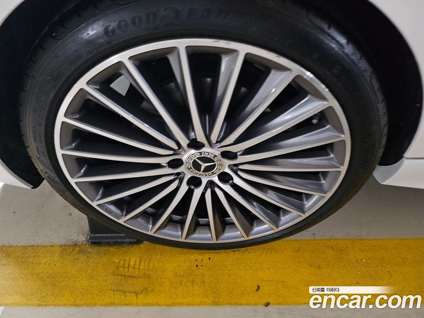 Mercedes-Benz C-Class 2023