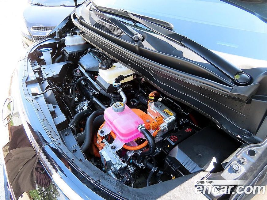 Hyundai Staria 2025