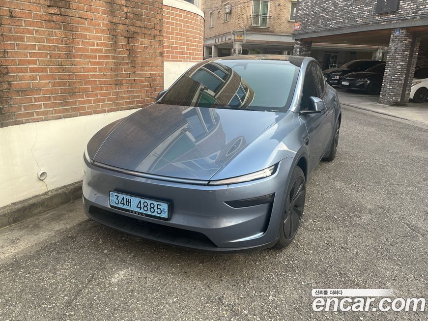 Tesla Model Y 2025