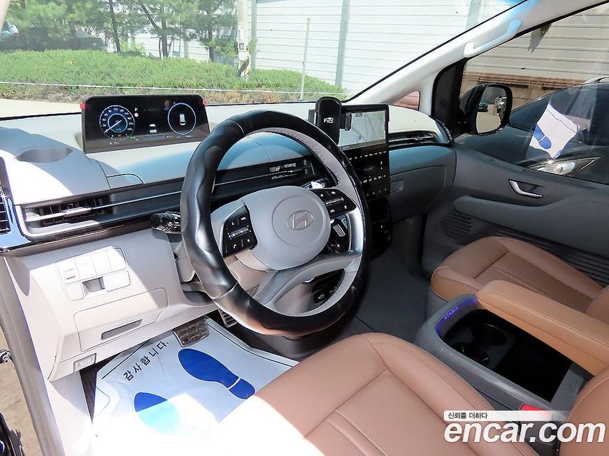 Hyundai Staria 2025