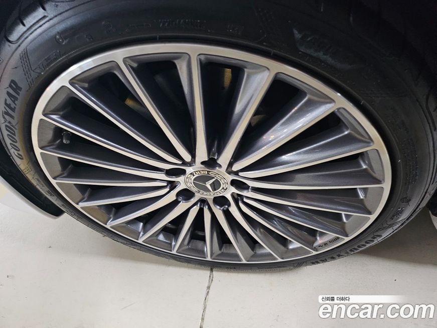 Mercedes-Benz C-Class 2023