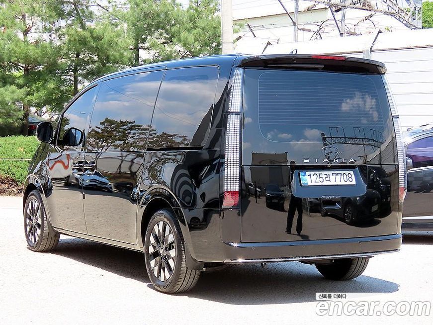 Hyundai Staria 2025