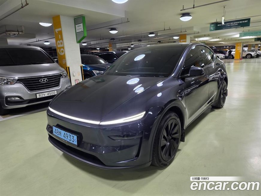 Tesla Model Y 2025