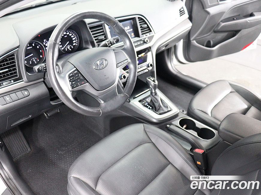 Hyundai AVANTE 2016