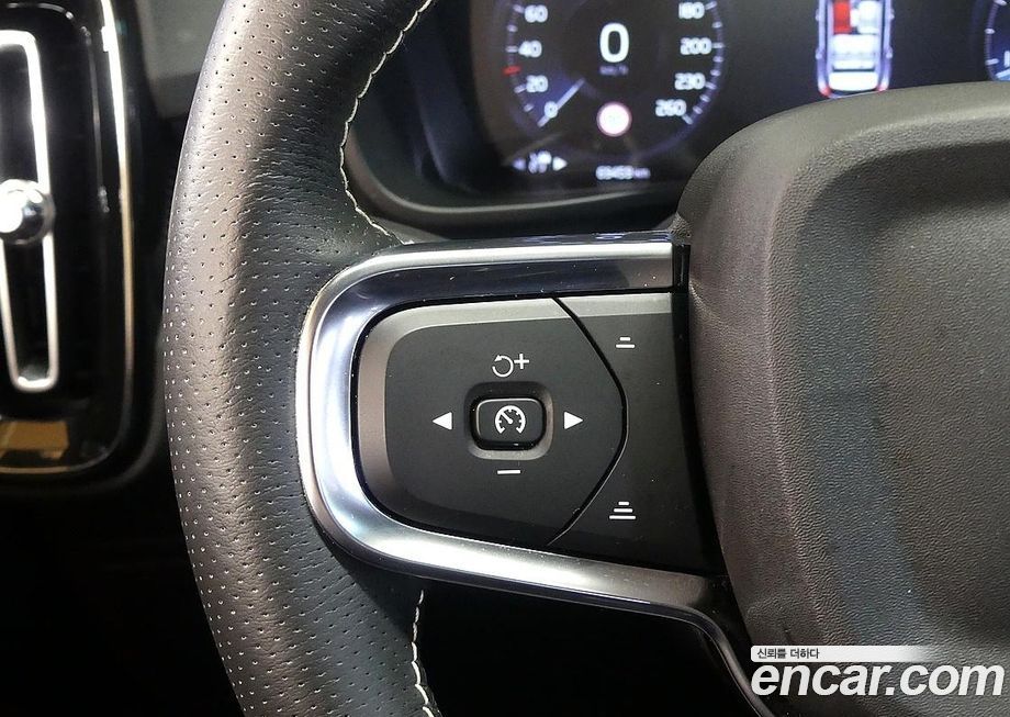 Volvo XC40 2021