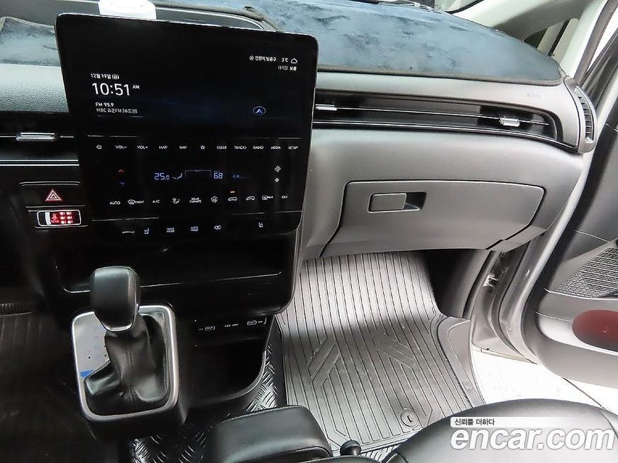 Hyundai Staria 2024