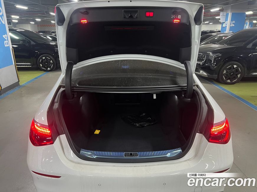 Mercedes-Benz S-Class 2025