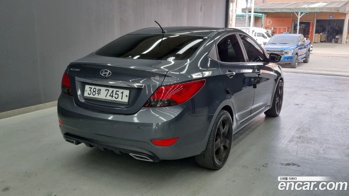 Hyundai Accent 2012