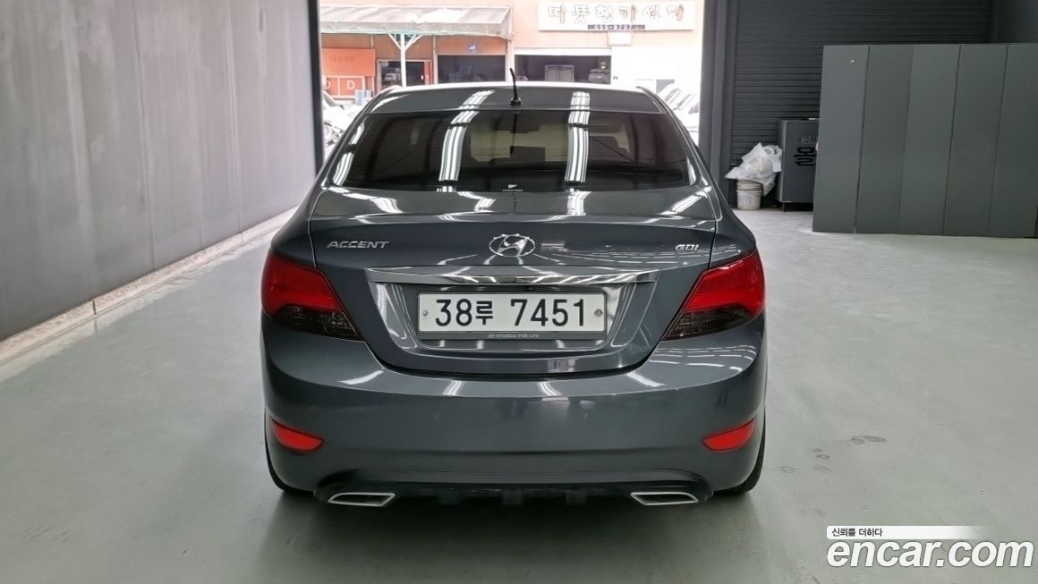 Hyundai Accent 2012