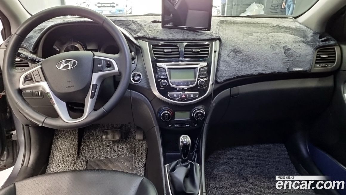 Hyundai Accent 2012