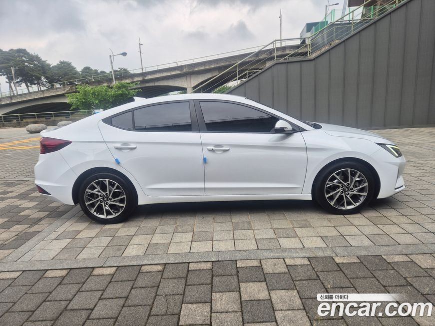 Hyundai AVANTE 2019