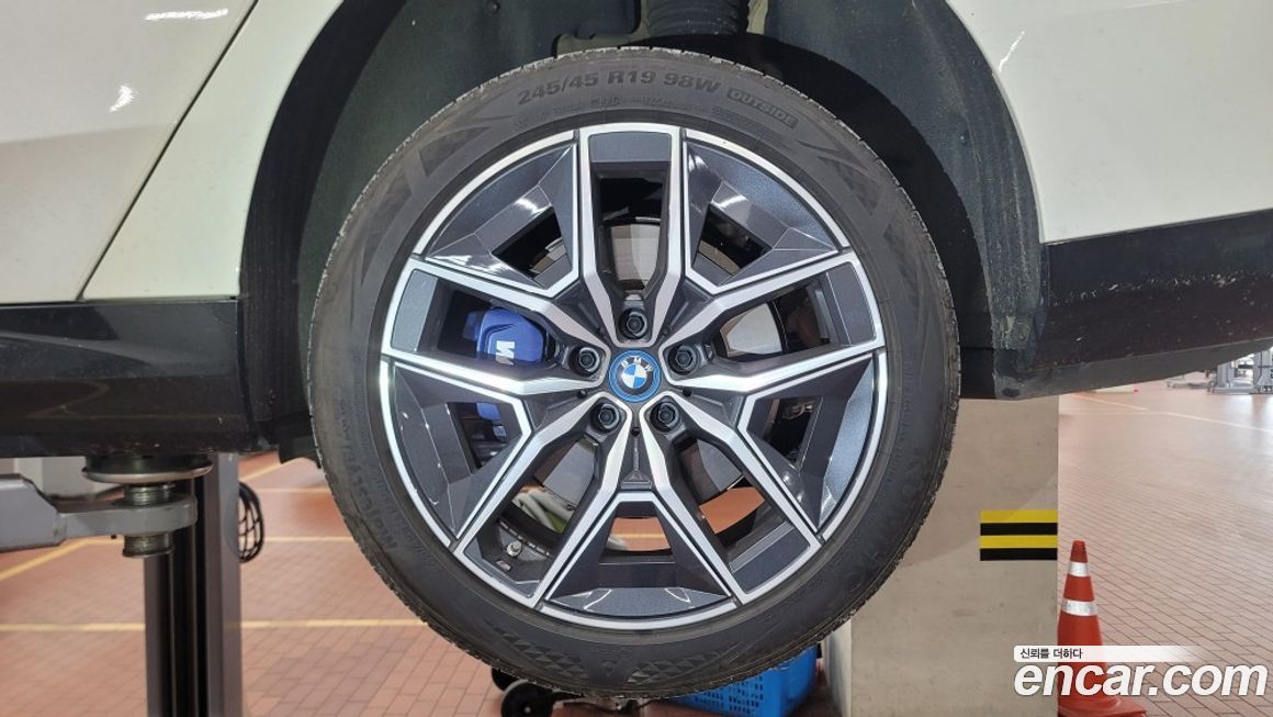 BMW i5 2024