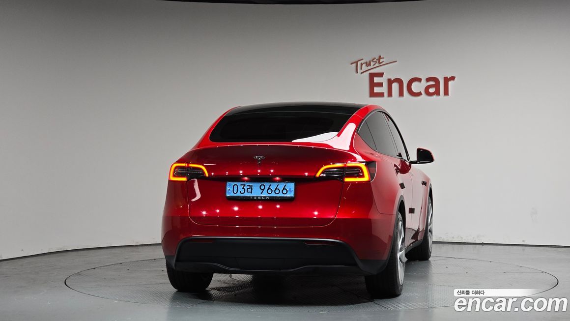 Tesla Model Y 2023