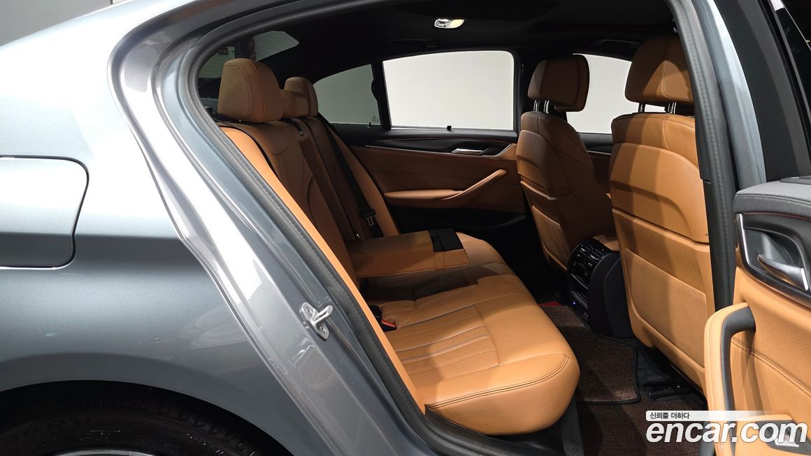 BMW 5-Series 2023