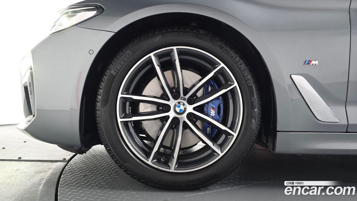BMW 5-Series 2023
