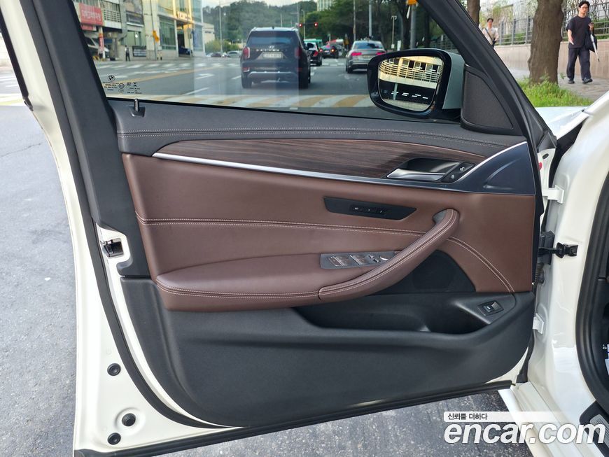 BMW 5-Series 2021