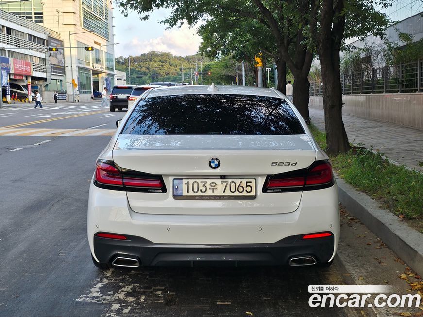 BMW 5-Series 2021