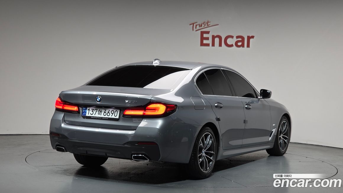 BMW 5-Series 2023