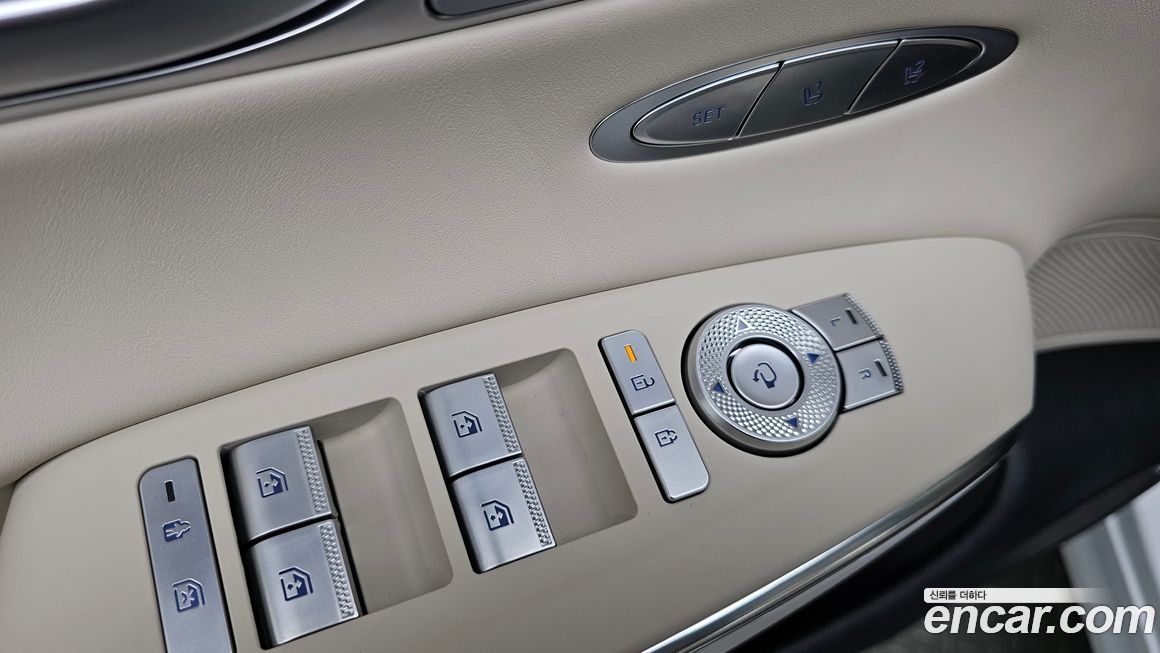 Genesis GV70 2025
