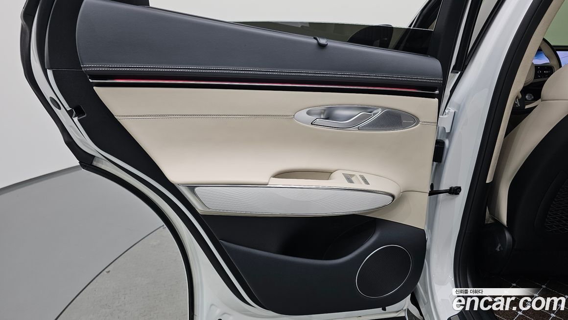 Genesis GV70 2025