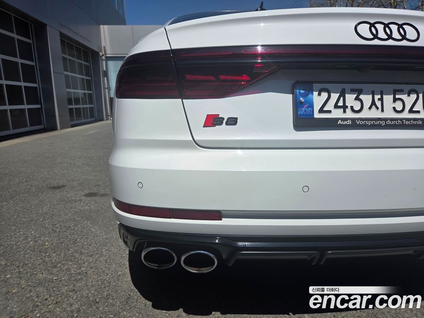 Audi S8 2023