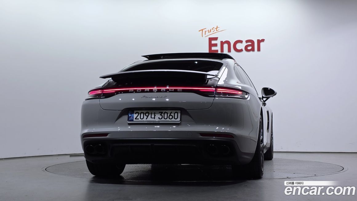 Porsche Panamera 2022