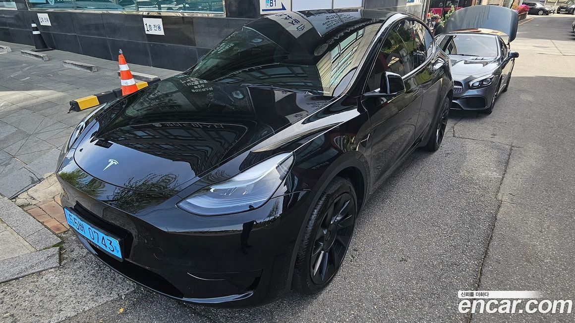 Tesla Model Y 2024