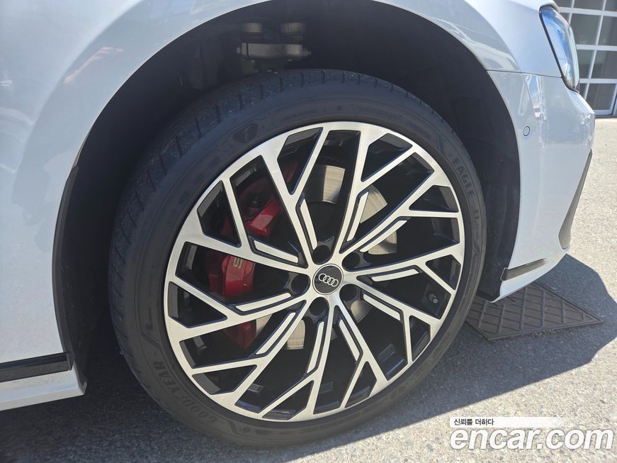 Audi S8 2023