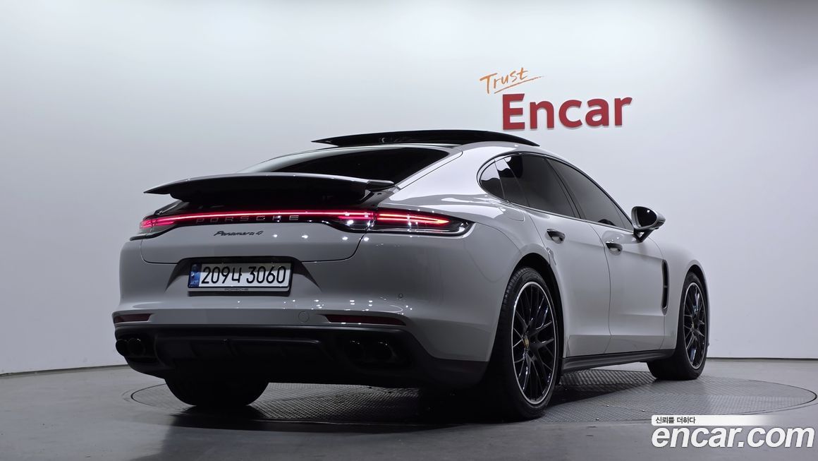 Porsche Panamera 2022