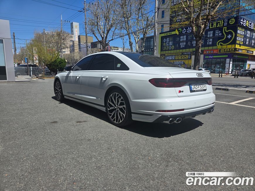 Audi S8 2023