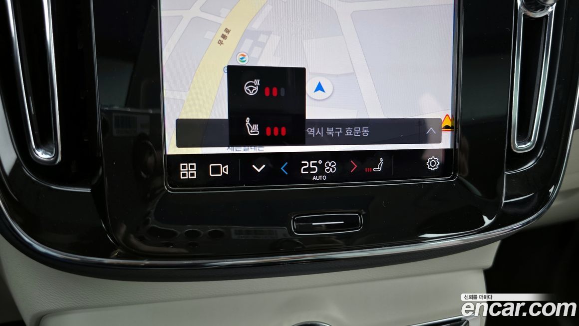Volvo XC40 2025