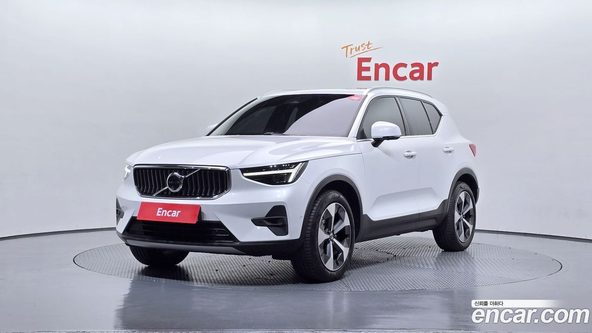 Volvo XC40 2025