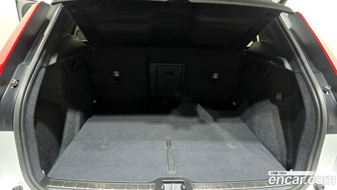 Volvo XC40 2025