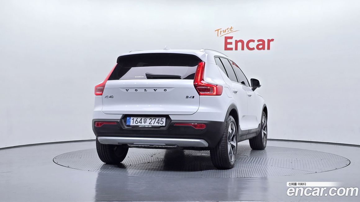 Volvo XC40 2025