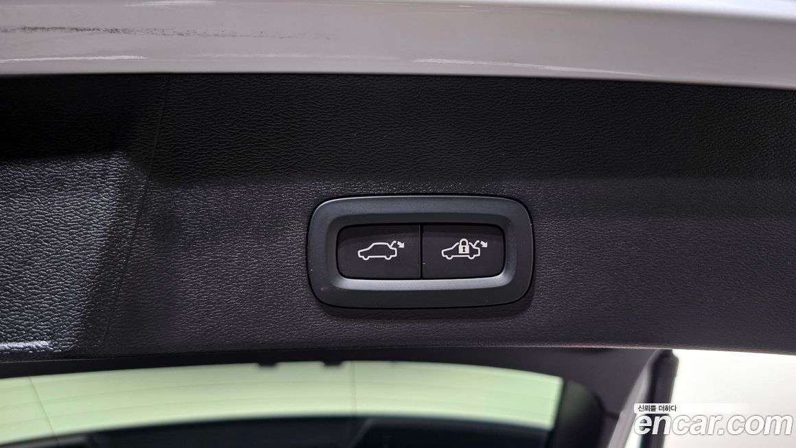 Volvo XC40 2025