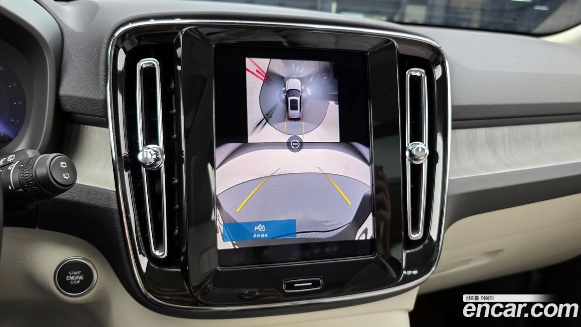 Volvo XC40 2025