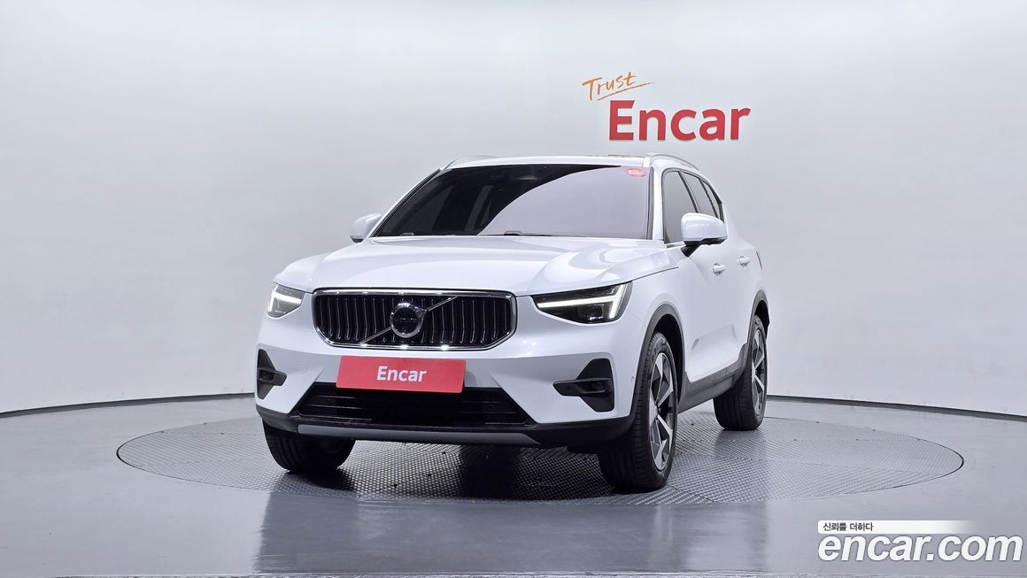 Volvo XC40 2025