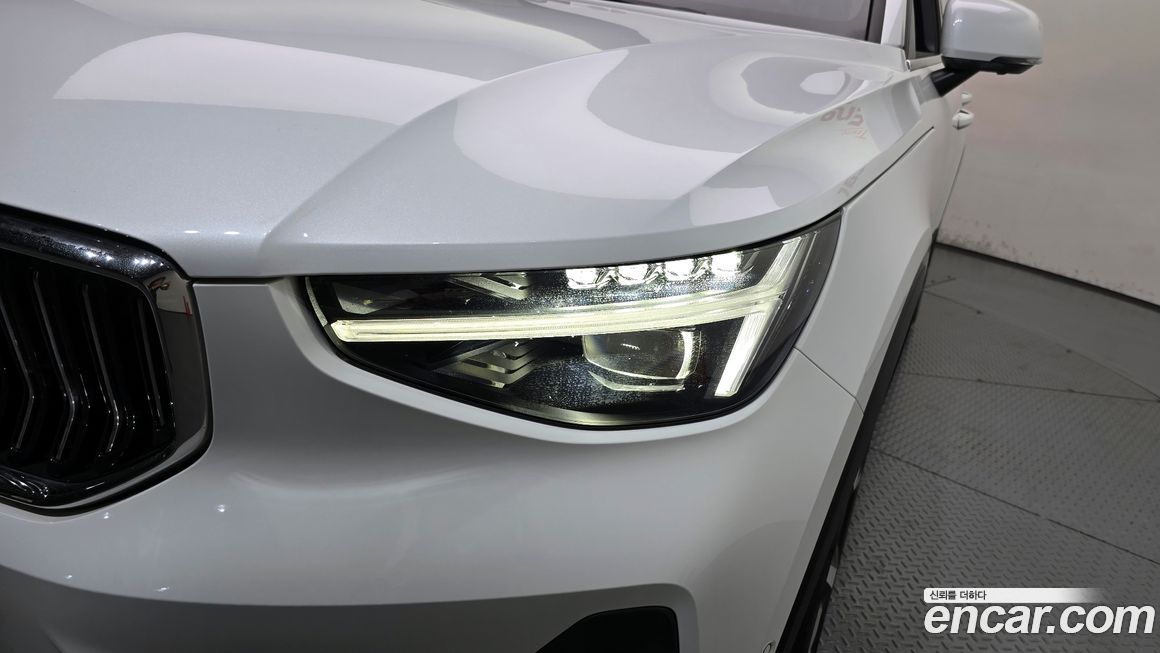 Volvo XC40 2025