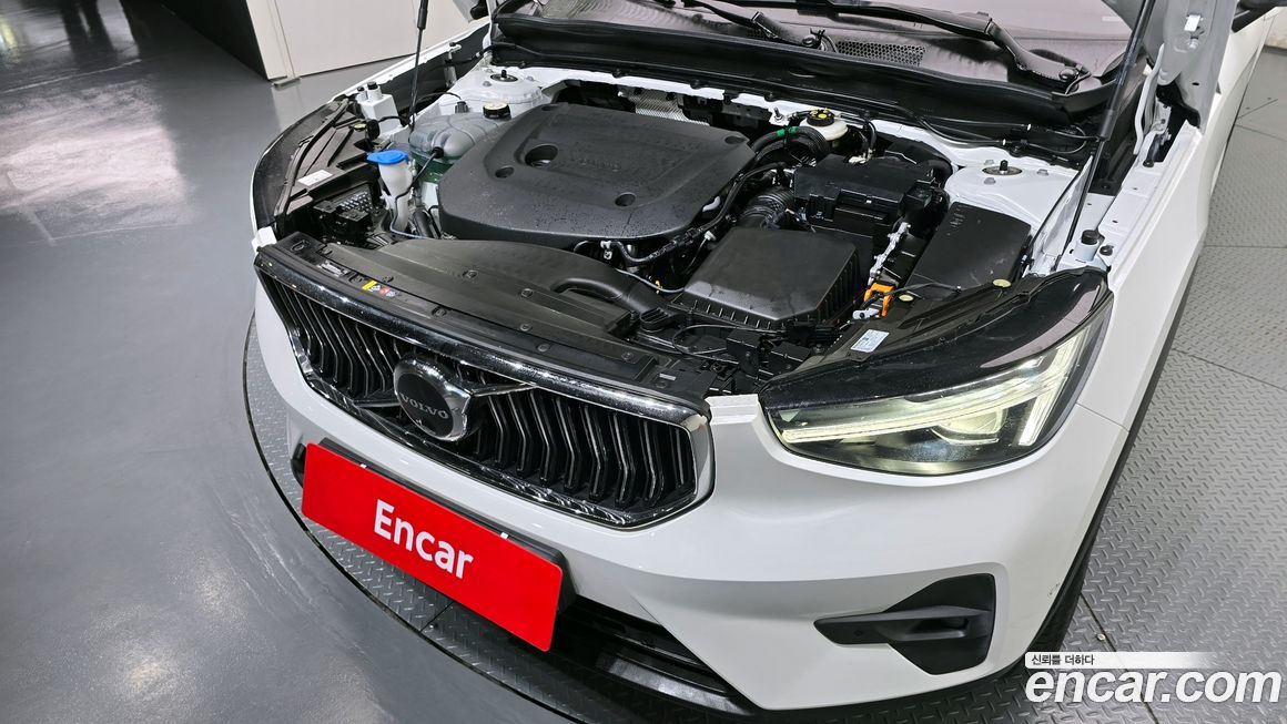 Volvo XC40 2025