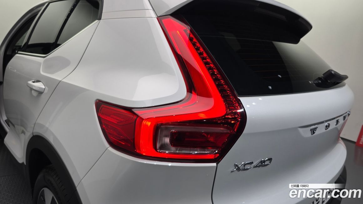 Volvo XC40 2025