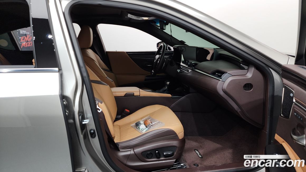 Lexus ES 2021
