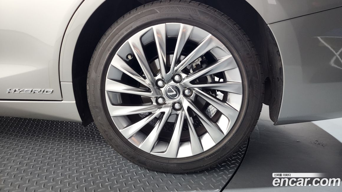 Lexus ES 2021