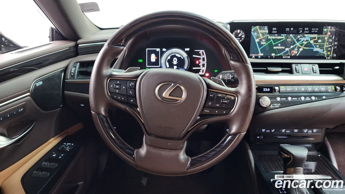 Lexus ES 2021