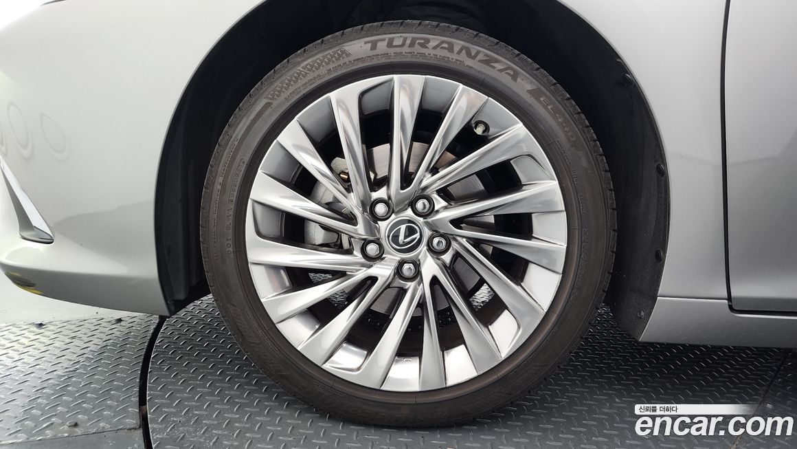 Lexus ES 2021