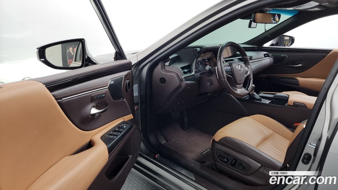 Lexus ES 2021