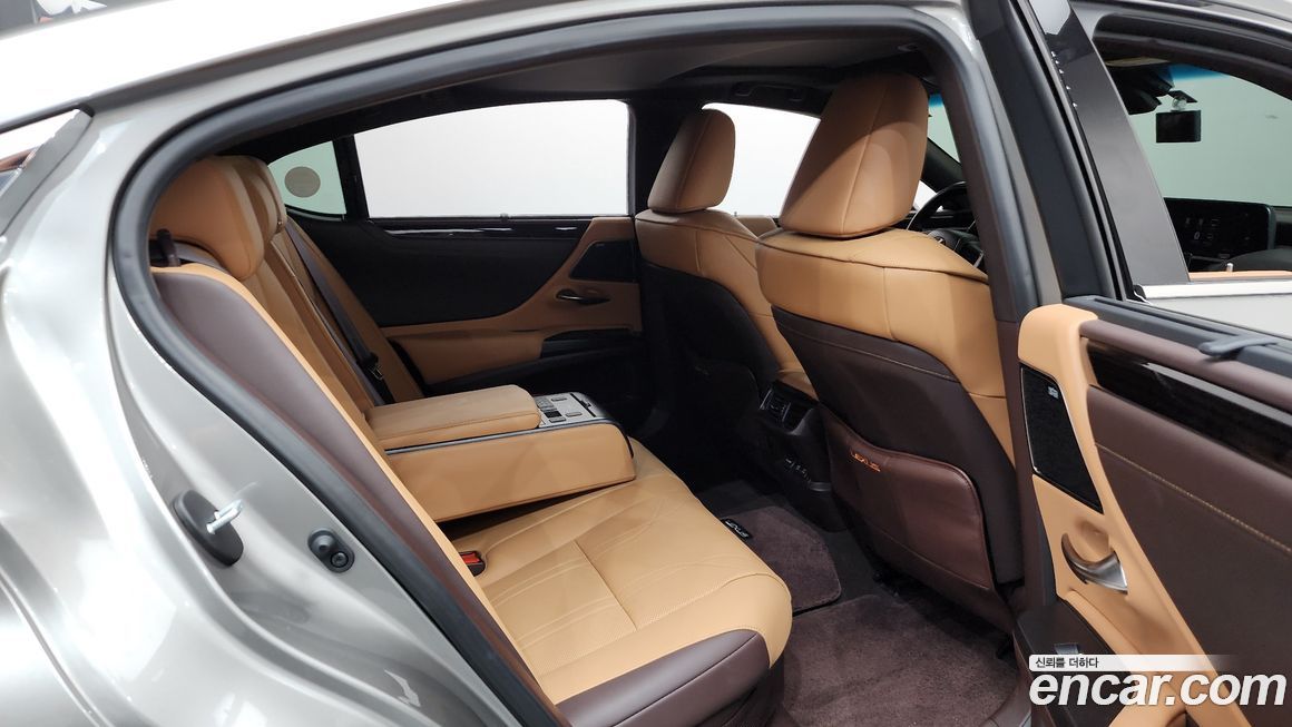 Lexus ES 2021
