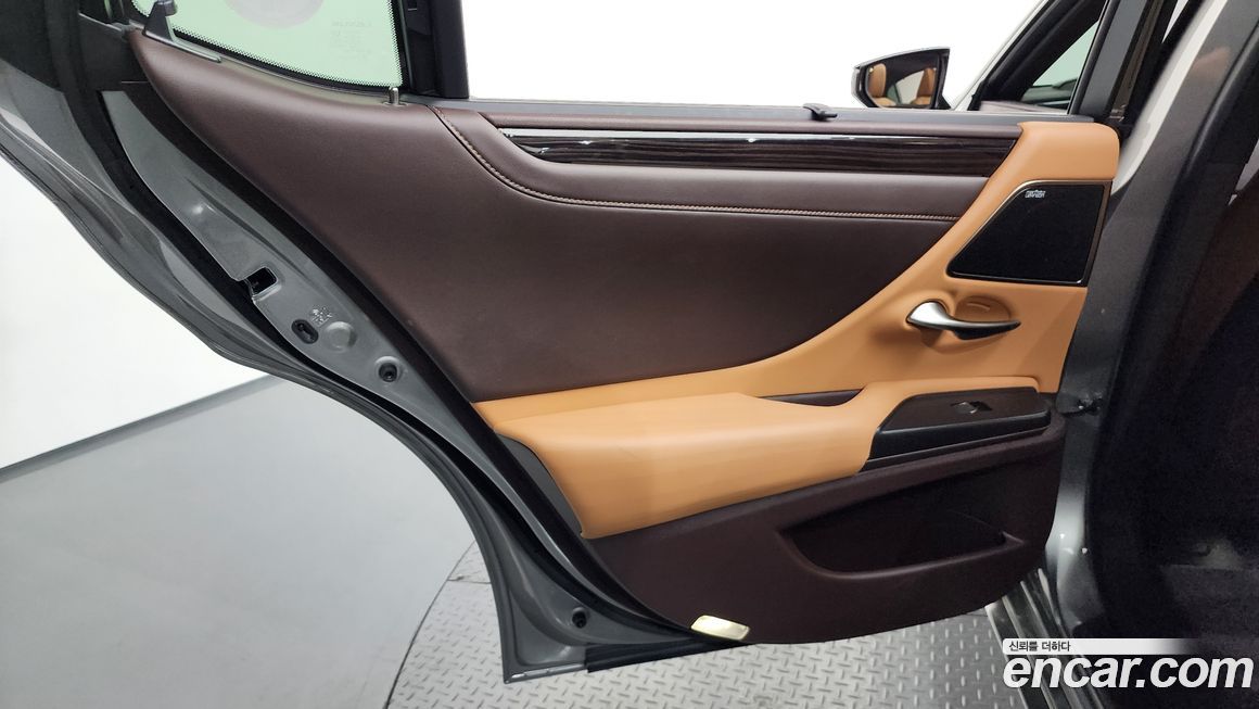 Lexus ES 2021